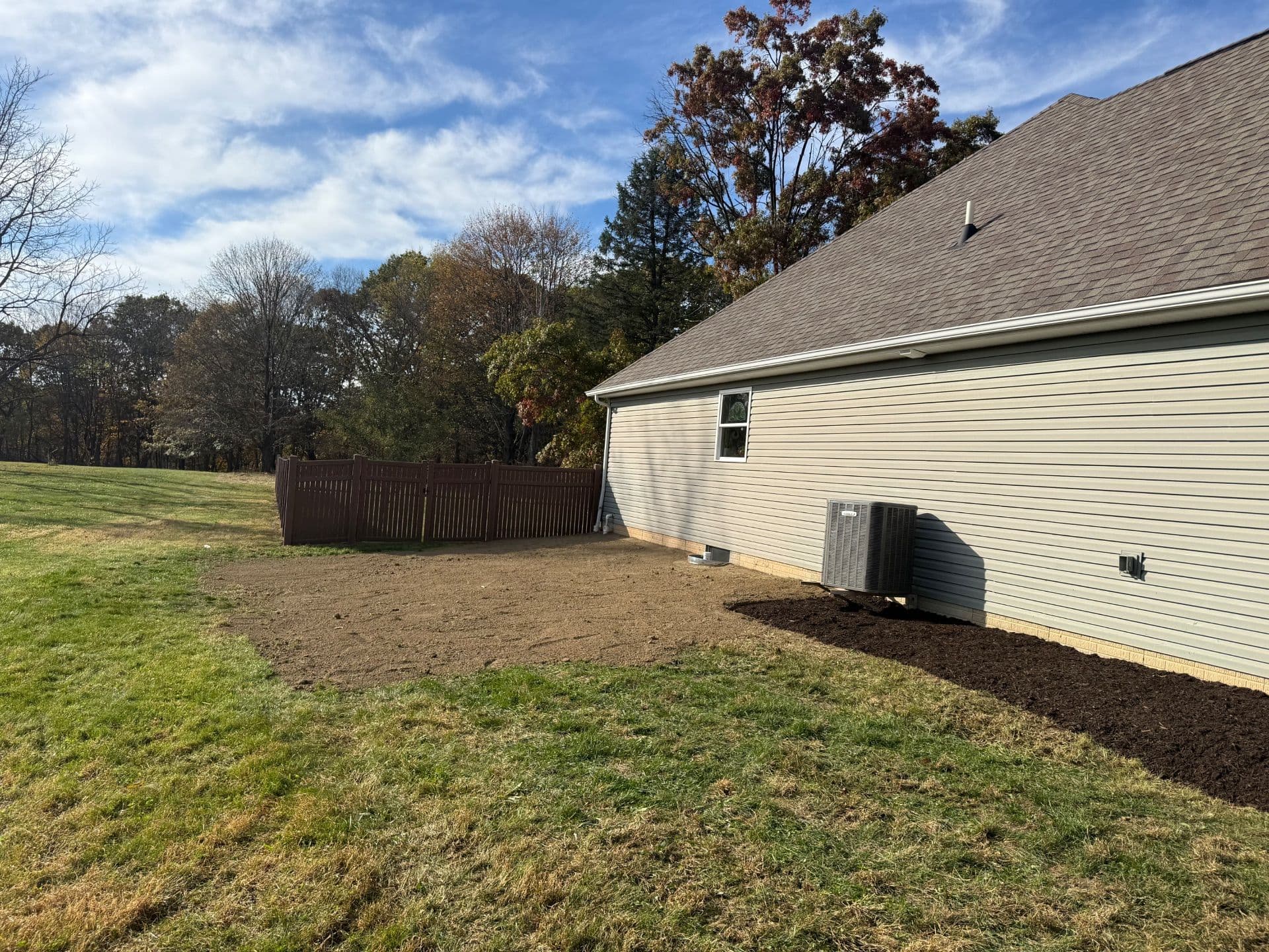 Gallery photos for Stunning Yard Cleanup and Mulch Installation: Image #5