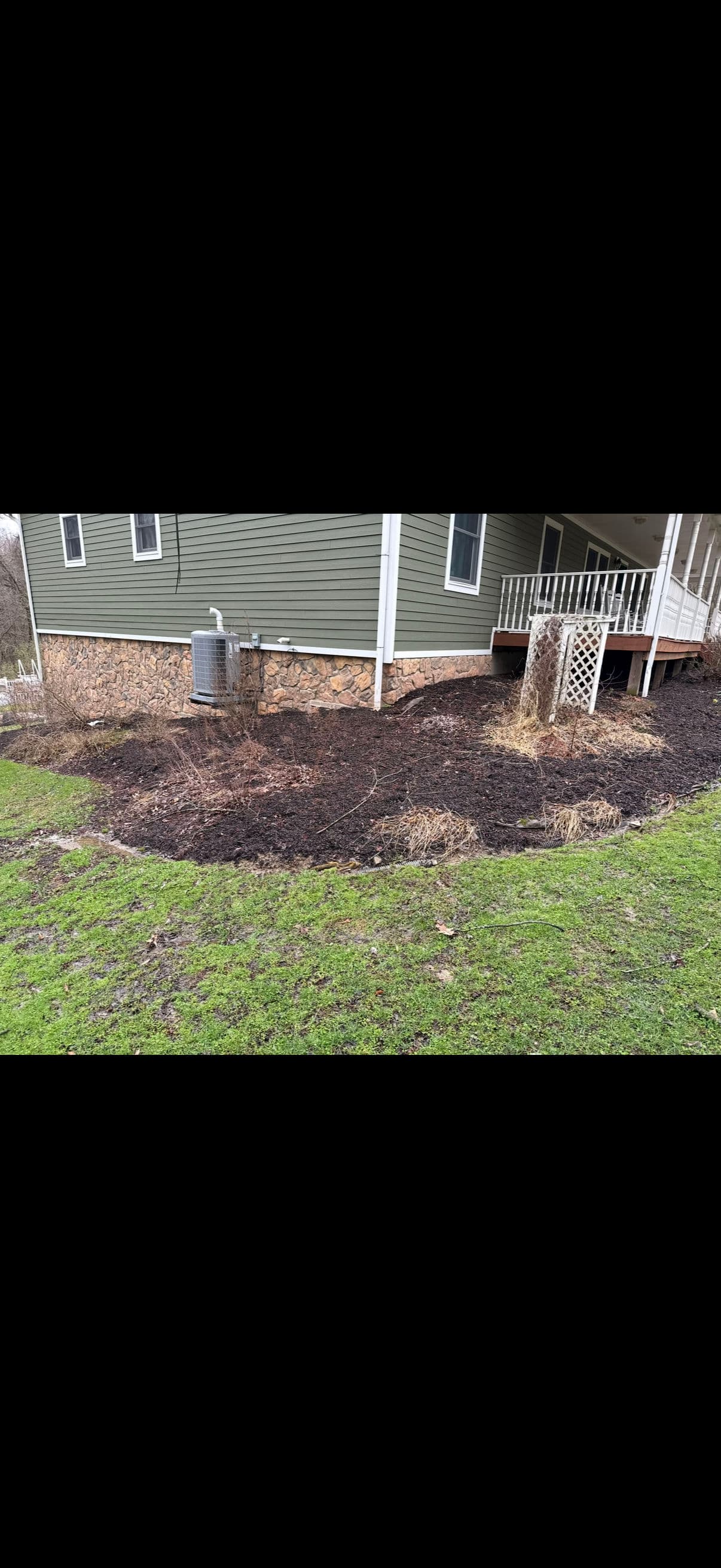 Gallery photos for Fresh Mulch and New Plants Made This Home's Curb Appeal Pop: Image #2