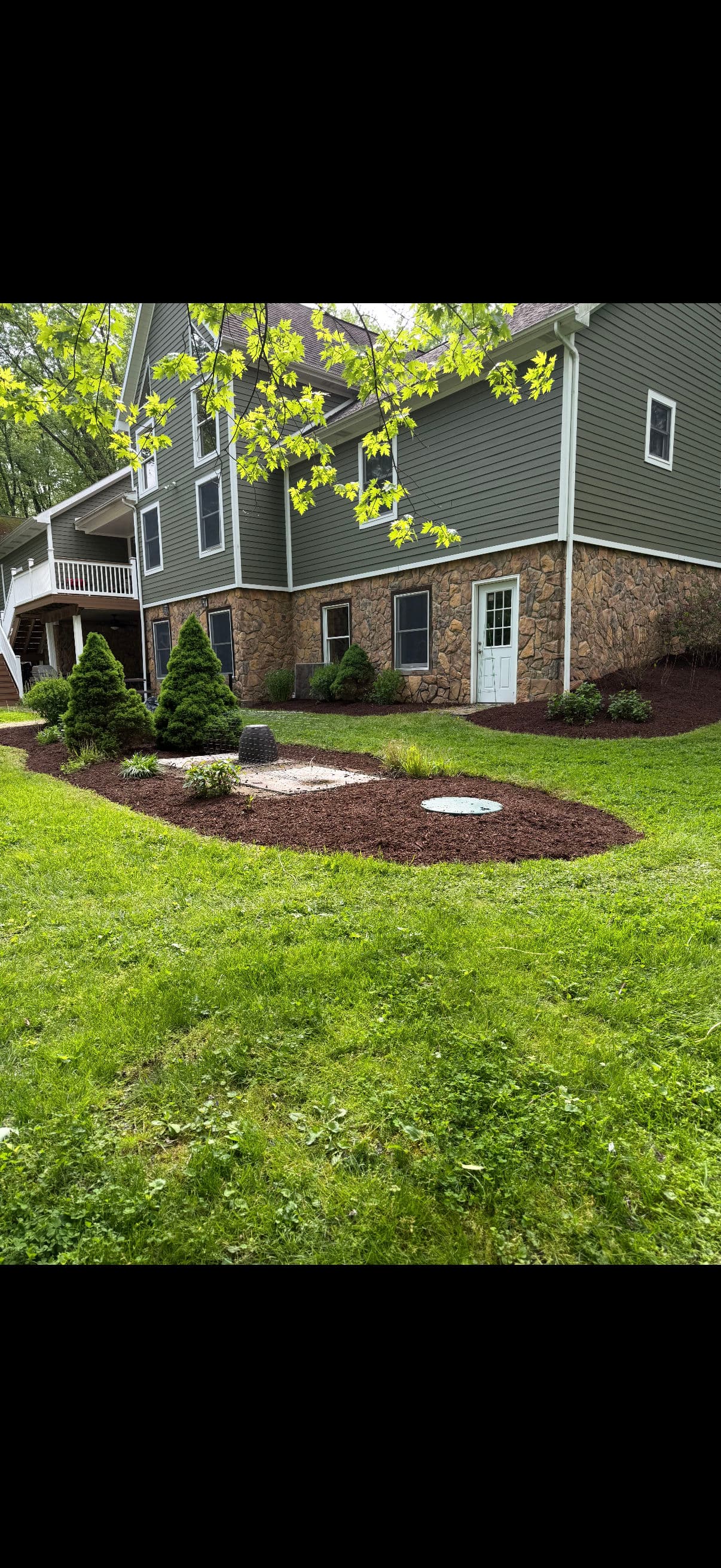 Gallery photos for Fresh Mulch and New Plants Made This Home's Curb Appeal Pop: Image #5