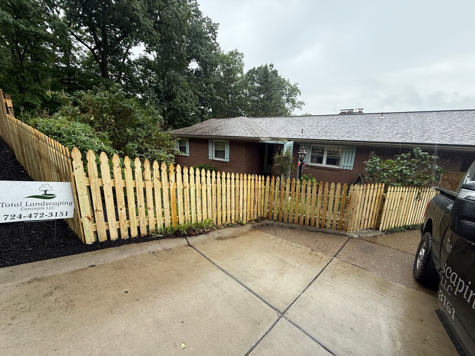 Gallery photos for Decorative Wood Picket Fence That Actually Finishes the Front Yard: Image #1