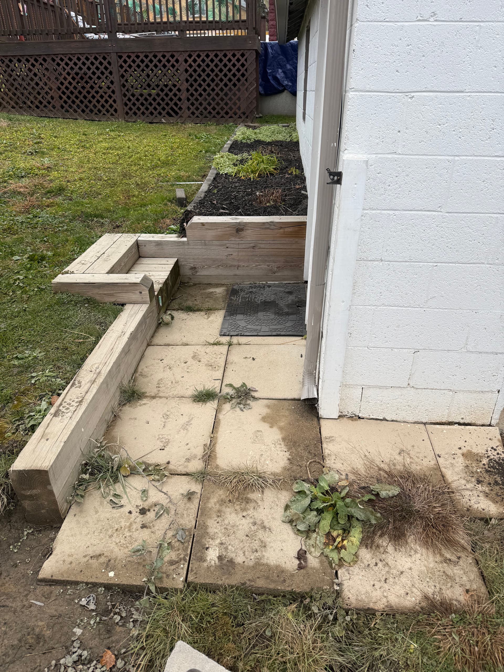 Gallery photos for Lawn Upgrade with New Privacy Fence and Retaining Walls: Image #4