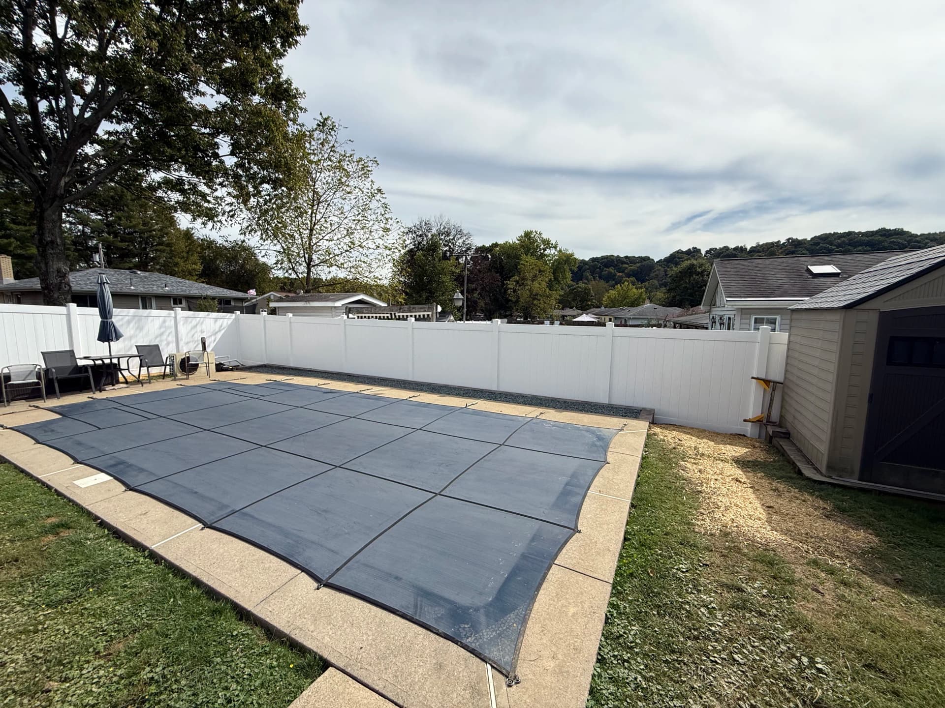 Gallery photos for 6-Foot White Vinyl Privacy Fence with Retaining Wall and Decorative Stone: Image #3