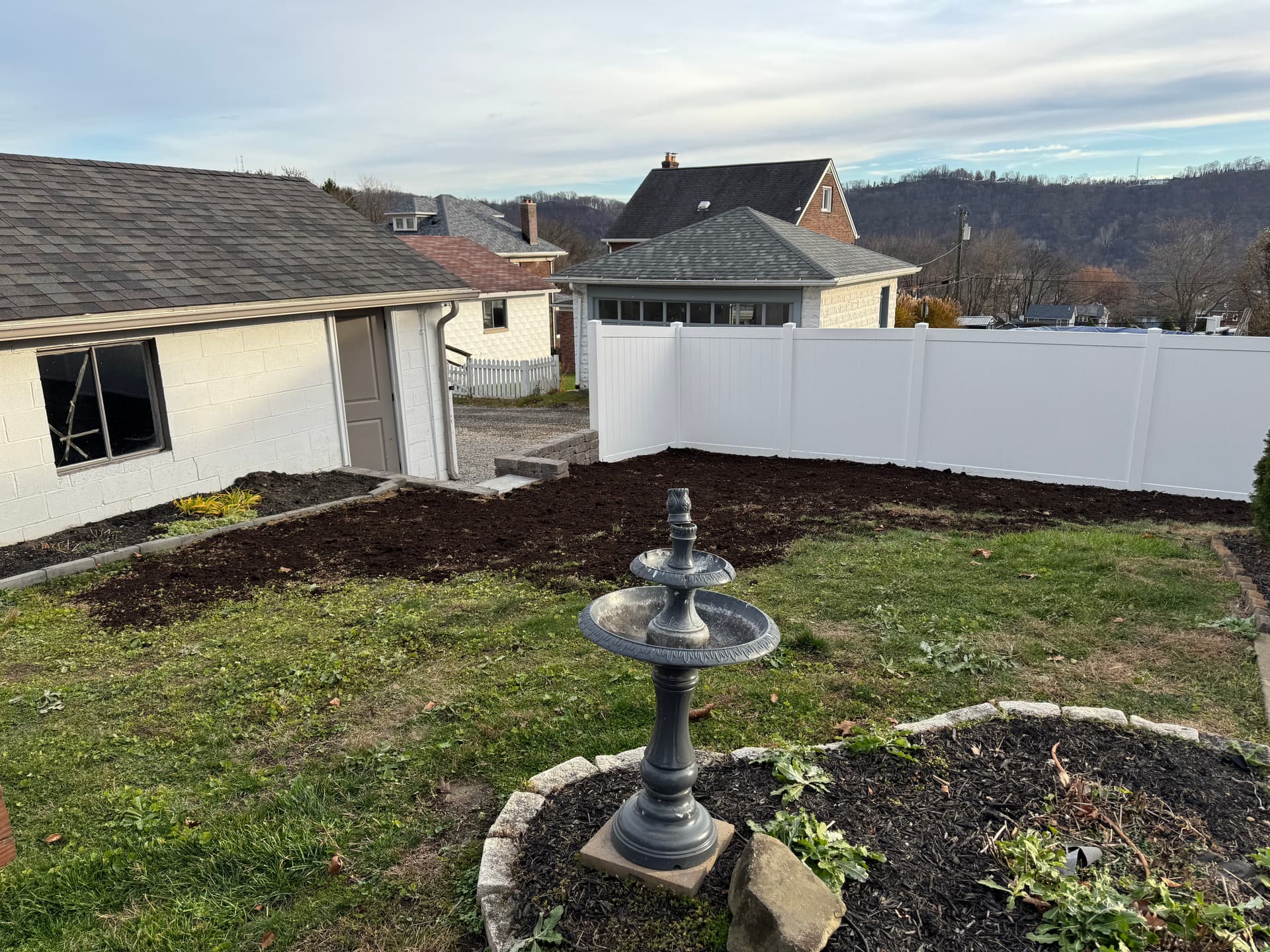 Gallery photos for Backyard Makeover with Vinyl Fence and Retaining Walls: Image #6